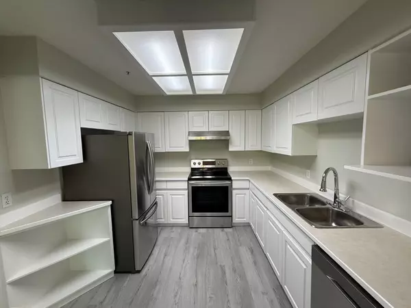 Port Coquitlam, BC V3B 1H3,1955 Suffolk AVE #206