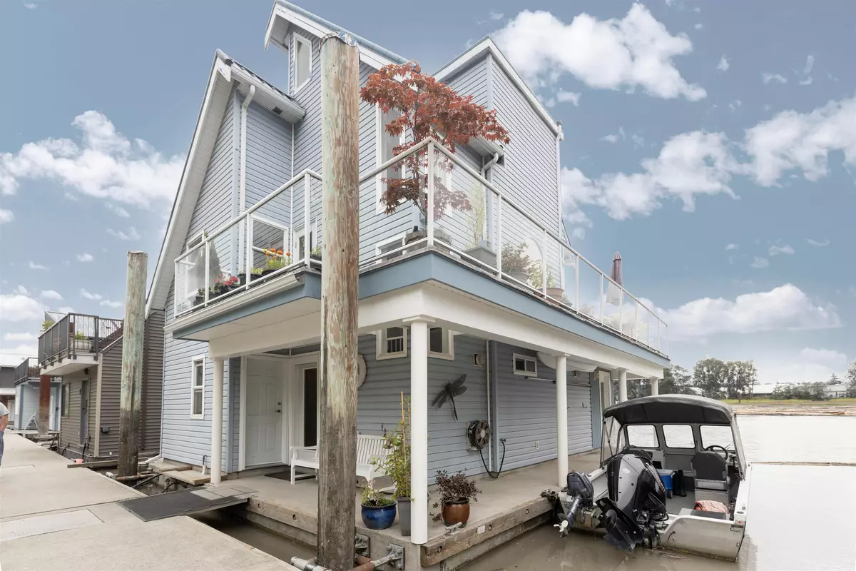 New Westminster, BC V3M 4Z8,800 South Dyke RD #4