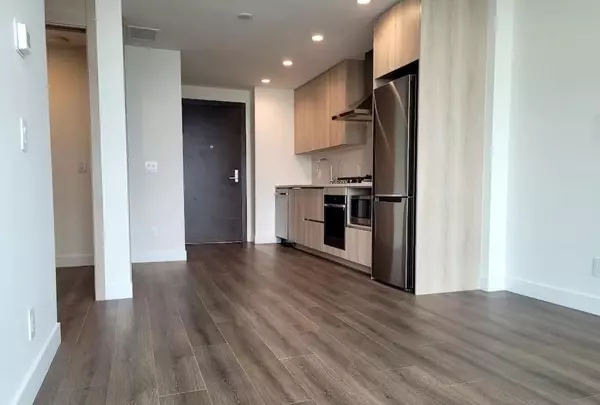 Surrey, BC V3X 2X6,10750 135a ST #909