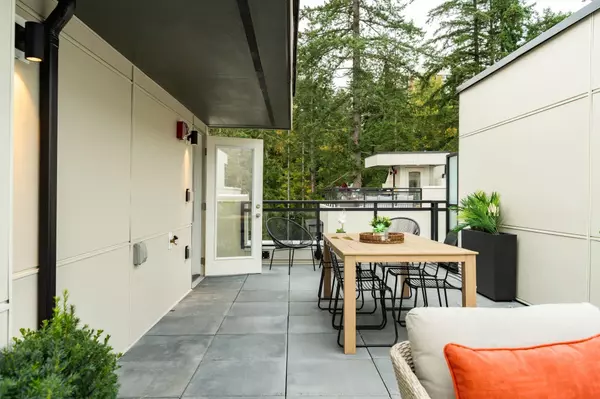 North Vancouver, BC V0V 0V0,2050 Glenaire DR #135