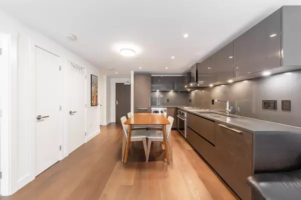 Vancouver, BC V6P 0H5,1561 W 57th AVE #201