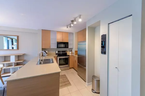 Vancouver, BC V6B 1S3,909 Mainland ST #302