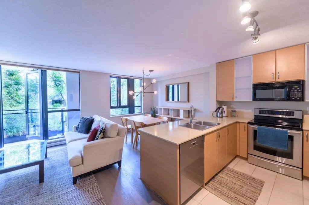 Vancouver, BC V6B 1S3,909 Mainland ST #302