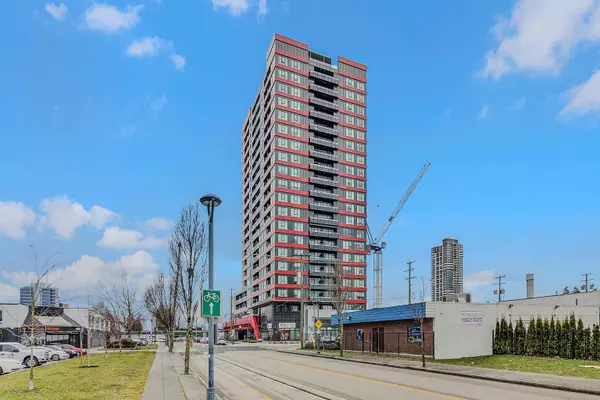 10626 City Pkwy #1303, Surrey, BC V3T 0S3
