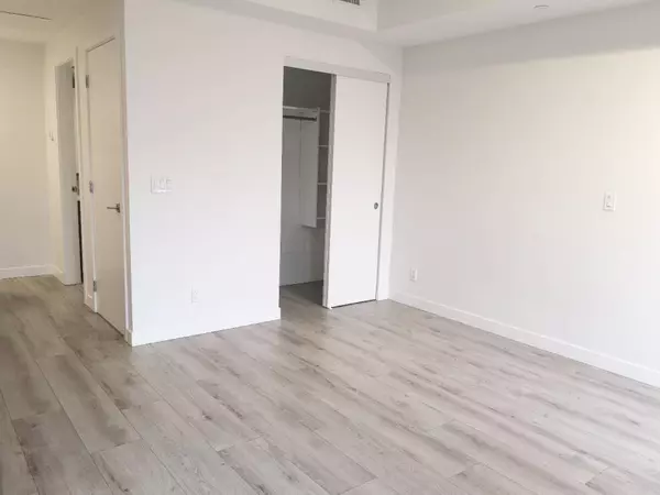 Surrey, BC V3T 0S3,10626 City Pkwy #1201