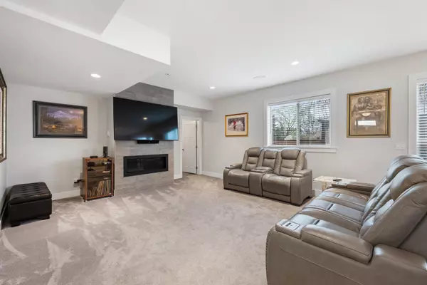 Abbotsford, BC V2S 0H8,33973 Hazelwood AVE #4