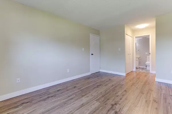 Surrey, BC V4A 6Y7,1860 E Southmere CRES #212