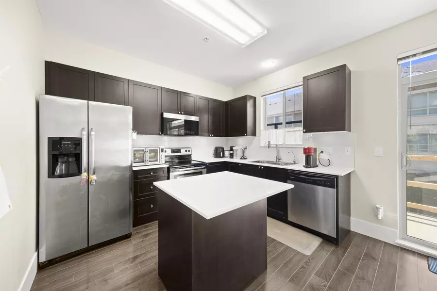 19752 55a AVE #4, Langley, BC V3A 3X2