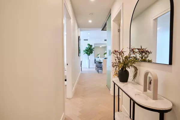 White Rock, BC V4B 0C7,1342 Johnston RD #208