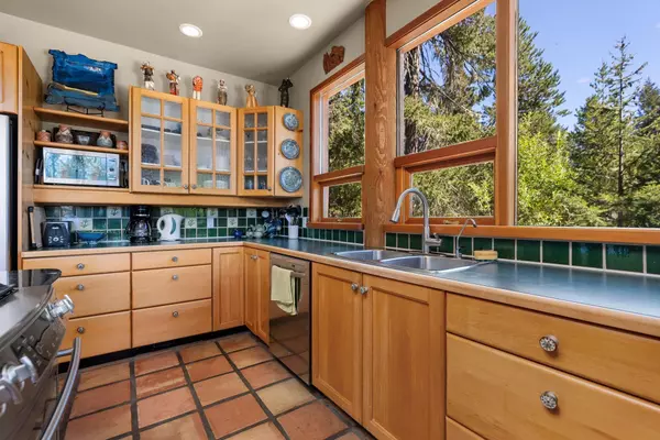 Whistler, BC V8E 0G5,9551 Emerald DR