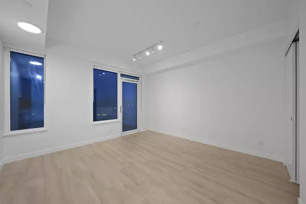 Surrey, BC V3T 0S3,10626 City Pkwy #1014