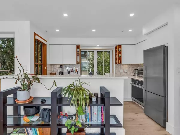 141 Alexander ST Vancouver, BC V6A 1B8