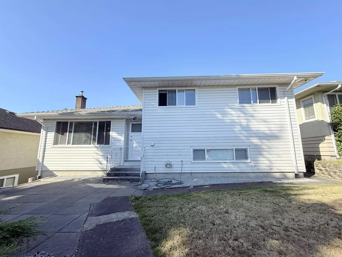 Burnaby, BC V3N 4B6,7779 Elford ST