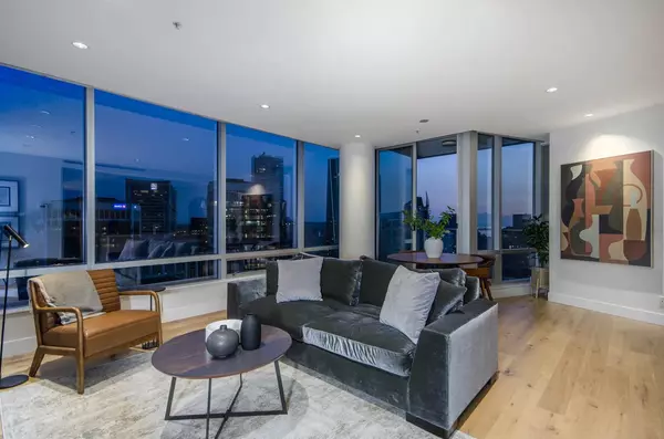 Vancouver, BC V6C 2C6,1077 W Cordova ST #3405