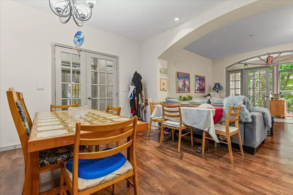 Abbotsford, BC V2S 8P9,33485 South Fraser WAY #303