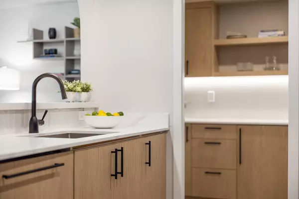 Vancouver, BC V6B 6B9,183 Keefer PL #407