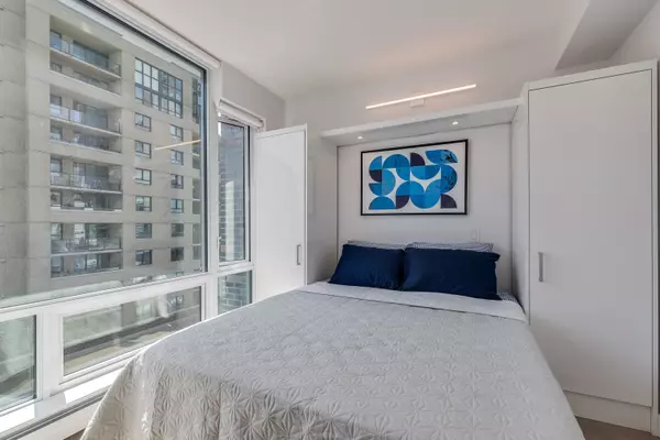 Vancouver, BC V6Z 0E3,1283 Howe Street #906