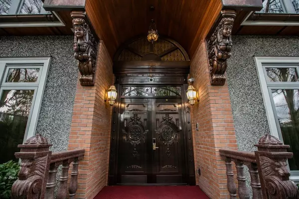 Vancouver, BC V6H 2B3,1491 W 26th AVE