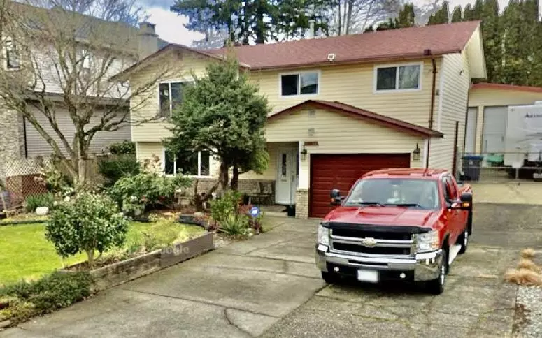 13841 92 A AVE, Surrey, BC V3V 6Y5