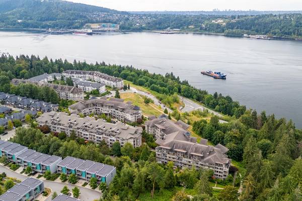 560 Raven Woods DR #301, North Vancouver, BC V7G 2T3