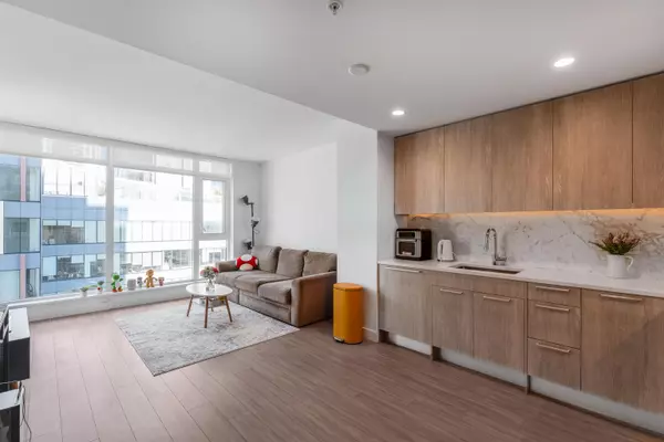 Burnaby, BC V5H 0K7,6398 Silver AVE #807