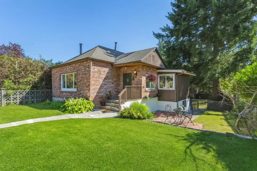 865 E 12th ST, North Vancouver, BC V7L 2L2