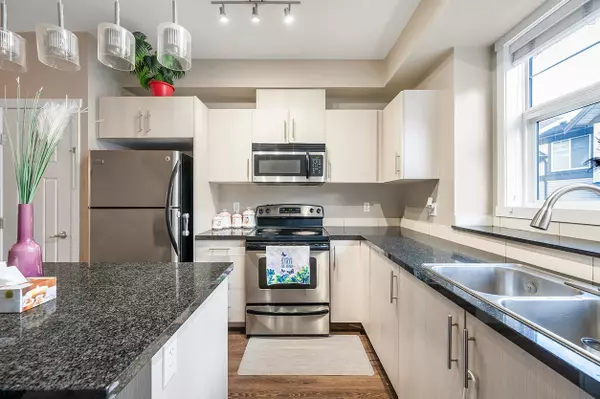 Surrey, BC V3X 1P8,6123 138 ST #81