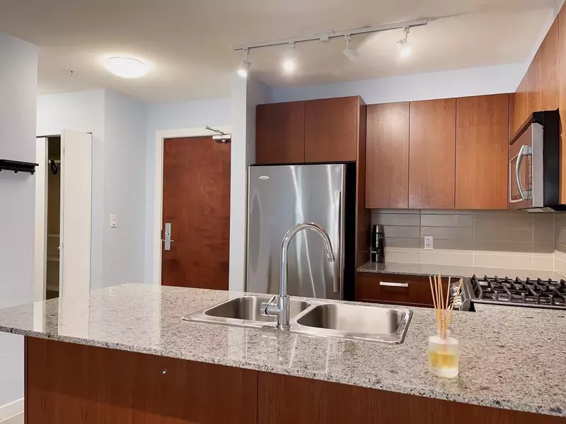 5665 Irmin ST #205, Burnaby, BC V5J 0C4