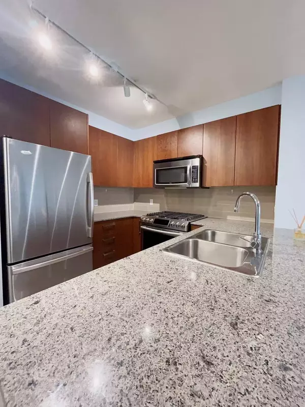 Burnaby, BC V5J 0C4,5665 Irmin ST #205
