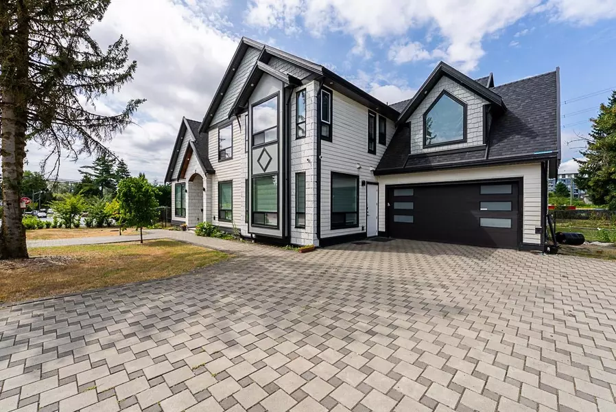 10805 141 AVE, Surrey, BC V3R 3J5