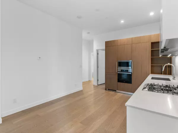 Burnaby, BC V5H 0K2,6000 Mckay AVE #307