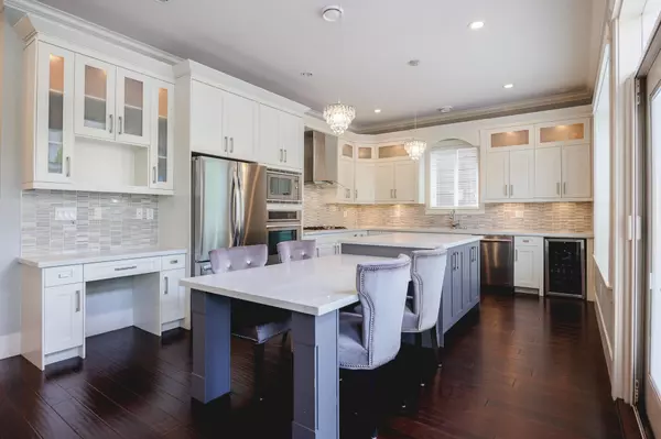 Surrey, BC V3Z 8L2,17363 0b AVE