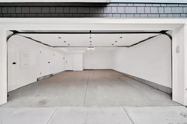 Surrey, BC V3V 0H2,12770 105 AVE #21