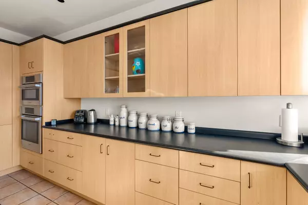 1911 Grandview RD Gibsons, BC V0N 1V5