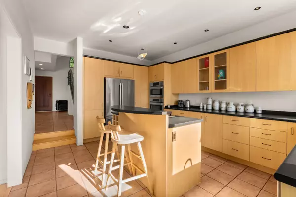 1911 Grandview RD Gibsons, BC V0N 1V5