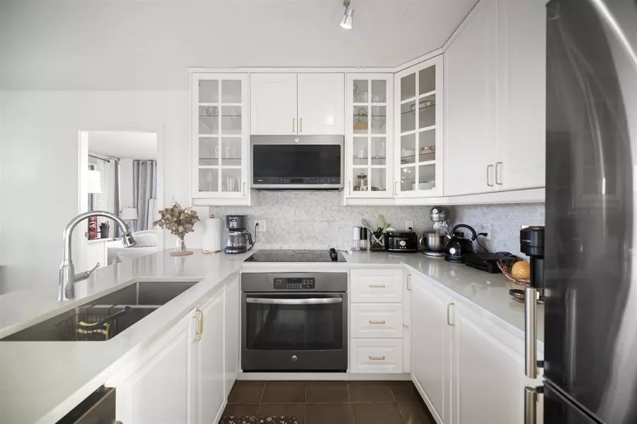 4118 Dawson ST #702, Burnaby, BC V5C 0A3