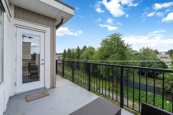 Maple Ridge, BC V2X 8Z8,22290 North AVE #404