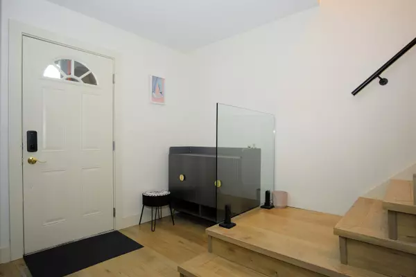 Surrey, BC V3R 1W6,10736 Guildford DR #10