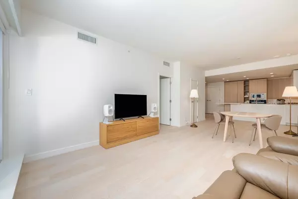 6833 Pearson WAY #512 Richmond, BC V7C 0E8