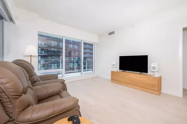 6833 Pearson WAY #512 Richmond, BC V7C 0E8