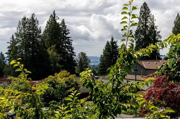 North Vancouver, BC V7K 2L1,4577 Meadowbank Close