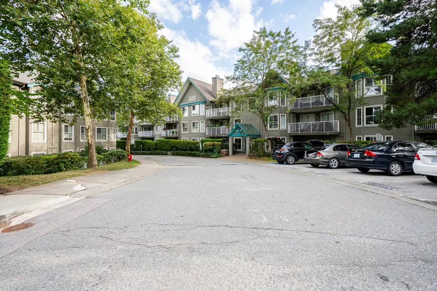 15140 108 AVE #303, Surrey, BC V3R 0T9