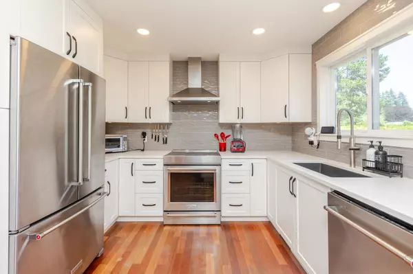 Port Coquitlam, BC V3H 1Y8,3632 Wellington ST