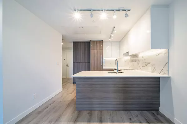 Surrey, BC V3T 0S3,10626 City Pkwy #1011