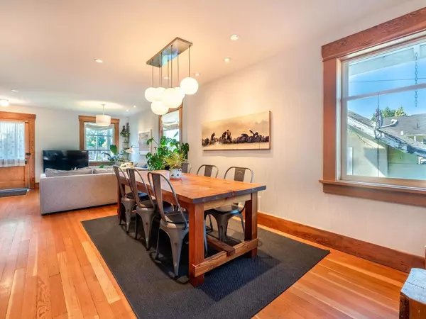 New Westminster, BC V3M 3H7,1124 Tenth AVE