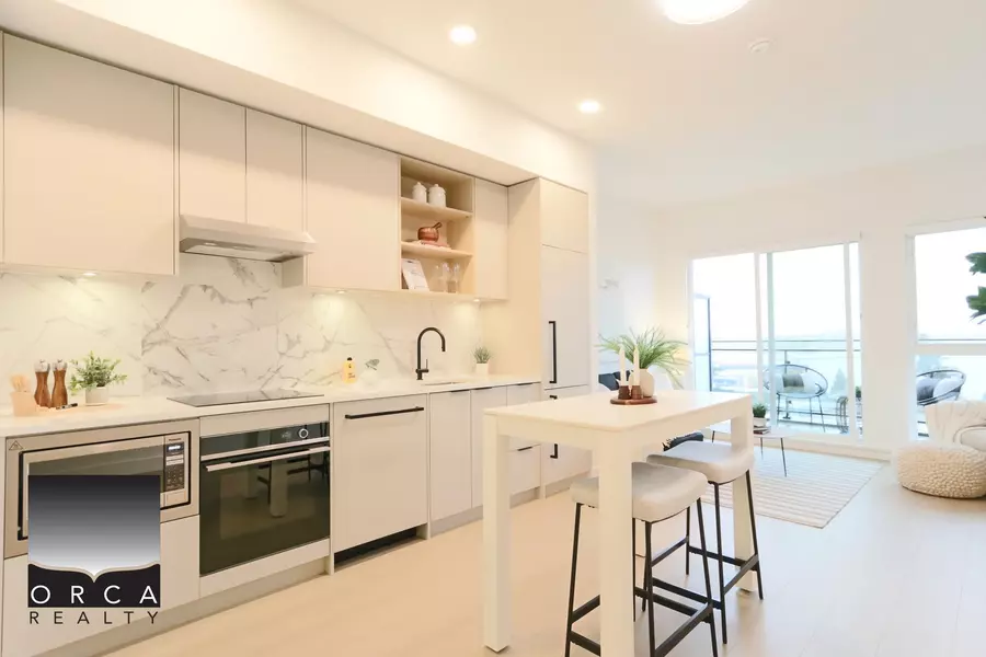 422 E 3rd ST #505, North Vancouver, BC V7L 0K1