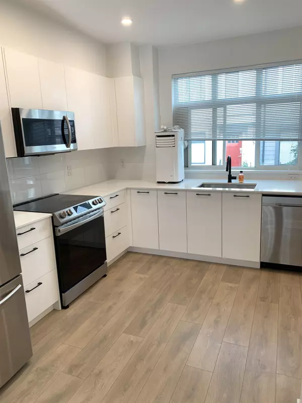 Surrey, BC V3S 0A9,15235 Sitka DR #146