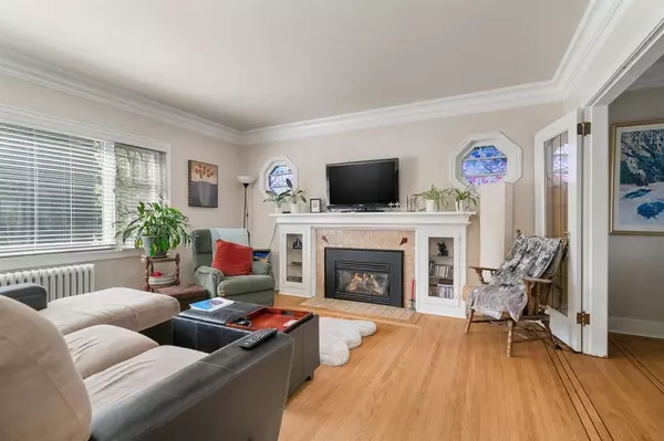 Burnaby, BC V5B 2B2,6895 Curtis ST