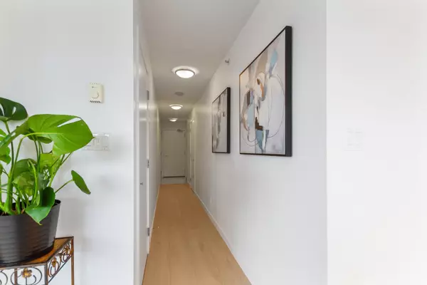 833 Seymour ST #2811 Vancouver, BC V6B 0G4