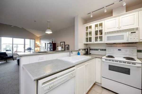 North Vancouver, BC V7L 1E5,155 E 3rd ST #410